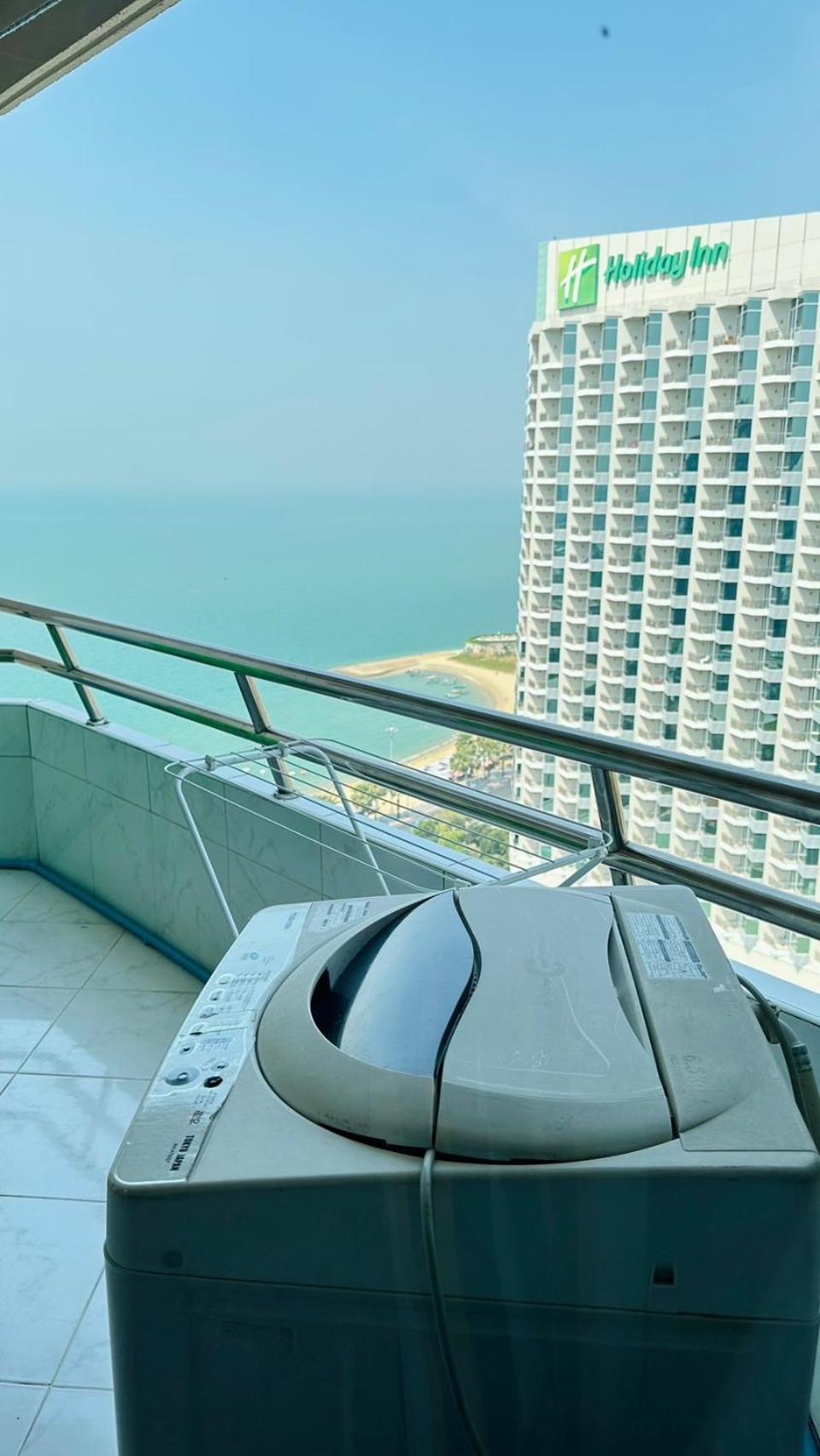 20fl Front Huge 1-bed Next To 5-star Pattaya