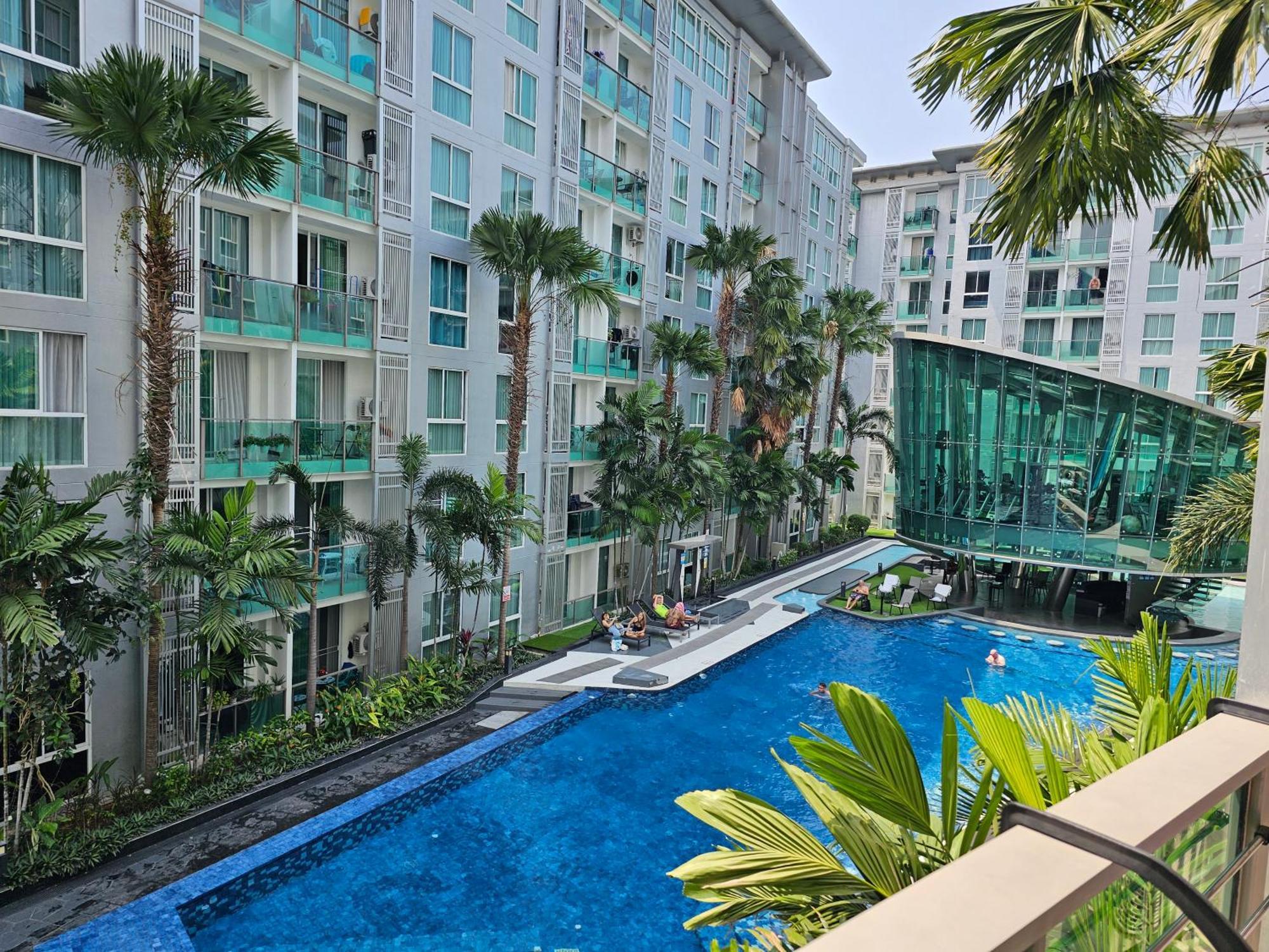 Apartment Center Pool View *