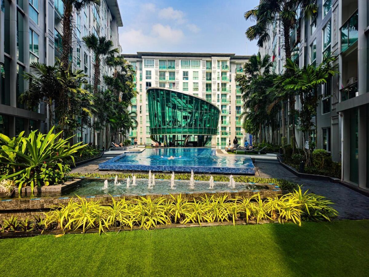 Amazing Pool View In Wifi Netflix *