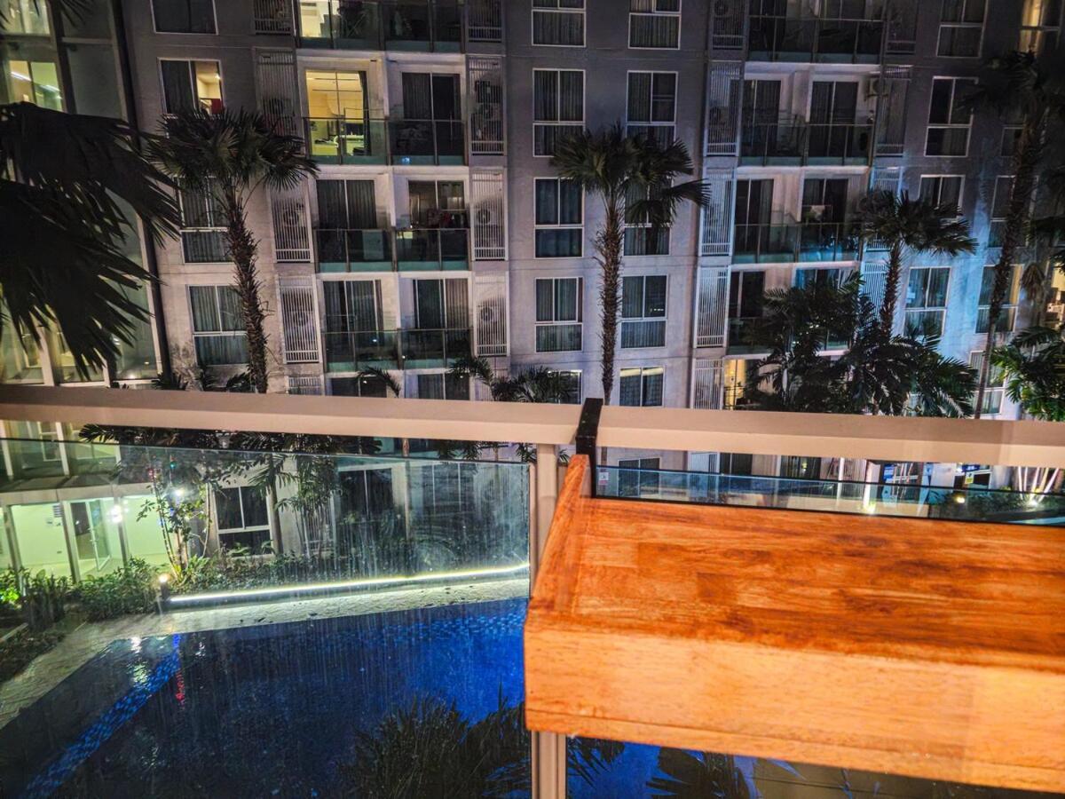 Amazing Pool View In Wifi Netflix *