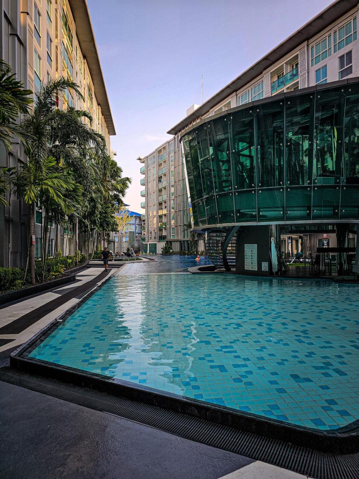 Amazing Pool View In Wifi Netflix Pattaya