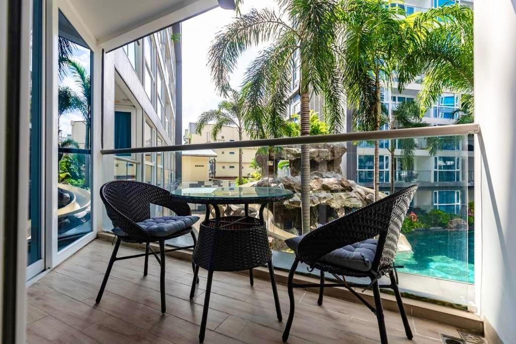 Large Luxury - Centre - Centara Avenue, Pool View - 217