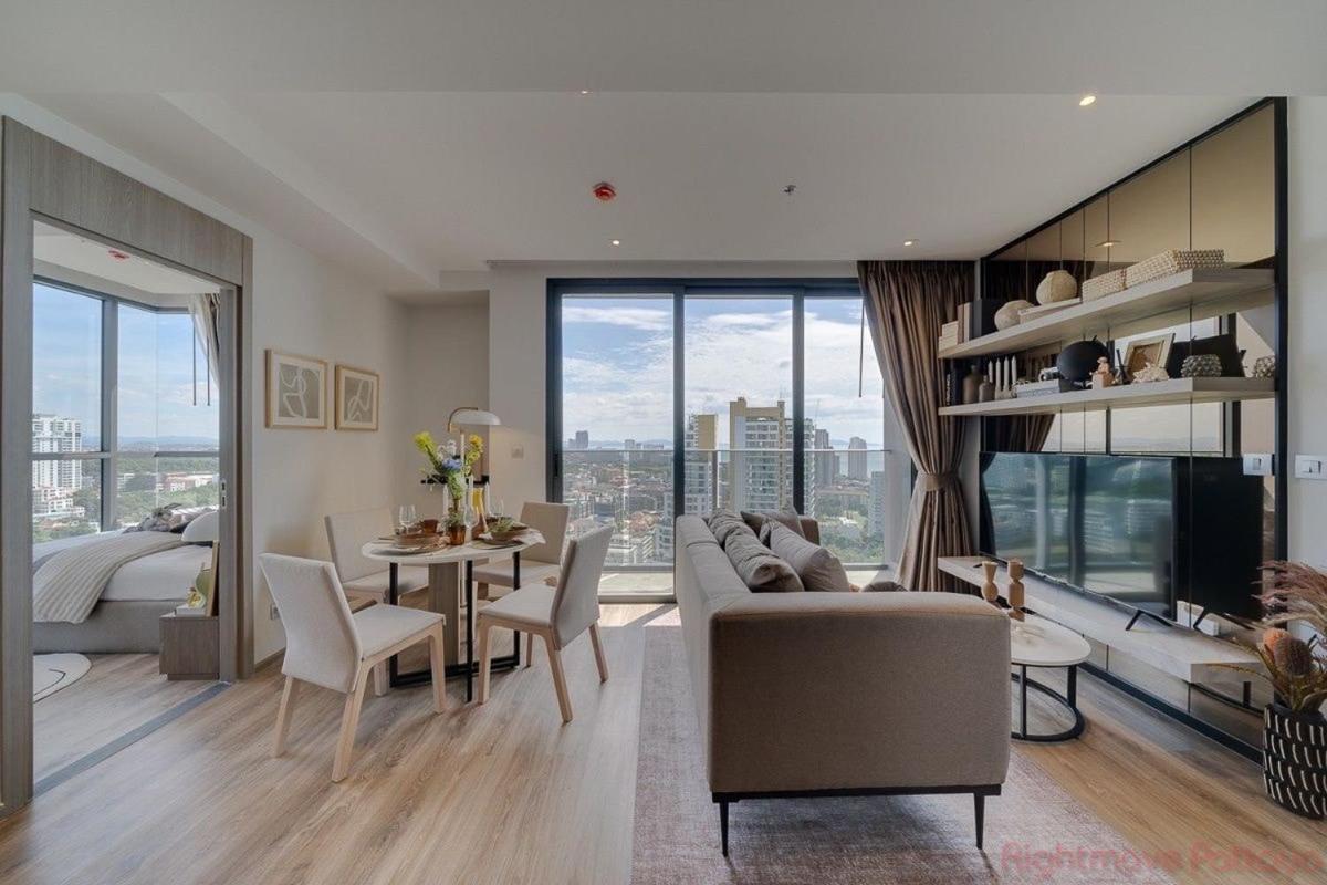 Exclusive High Floor 2 Bed Sea View Luxury Pattaya