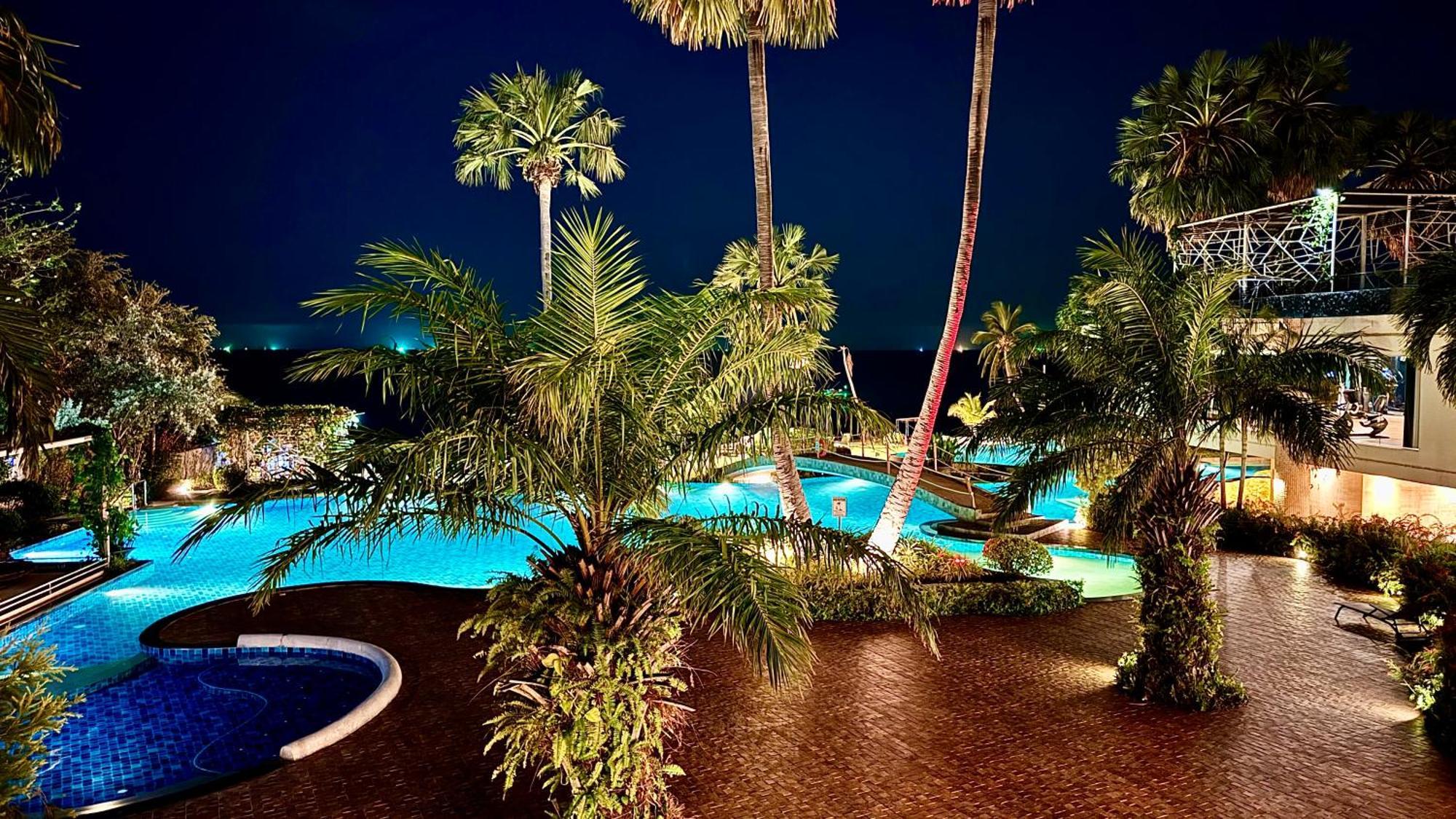 The Palm Wongamat ,world Class Luxury Seaview Condo, Private The Sanctuary Of Truth Apartment Pattaya