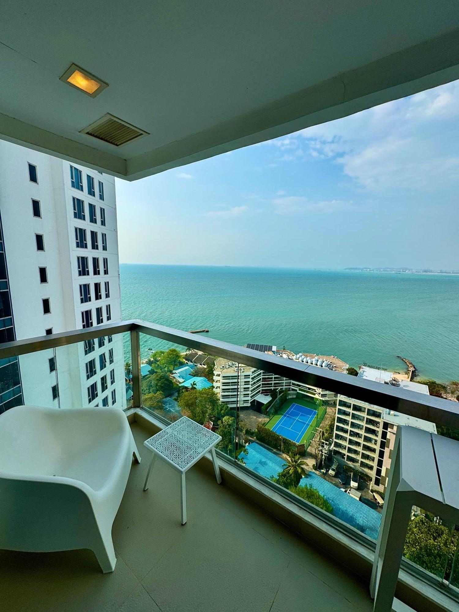The Palm Wongamat ,world Class Luxury Seaview Condo, Private The Sanctuary Of Truth Apartment