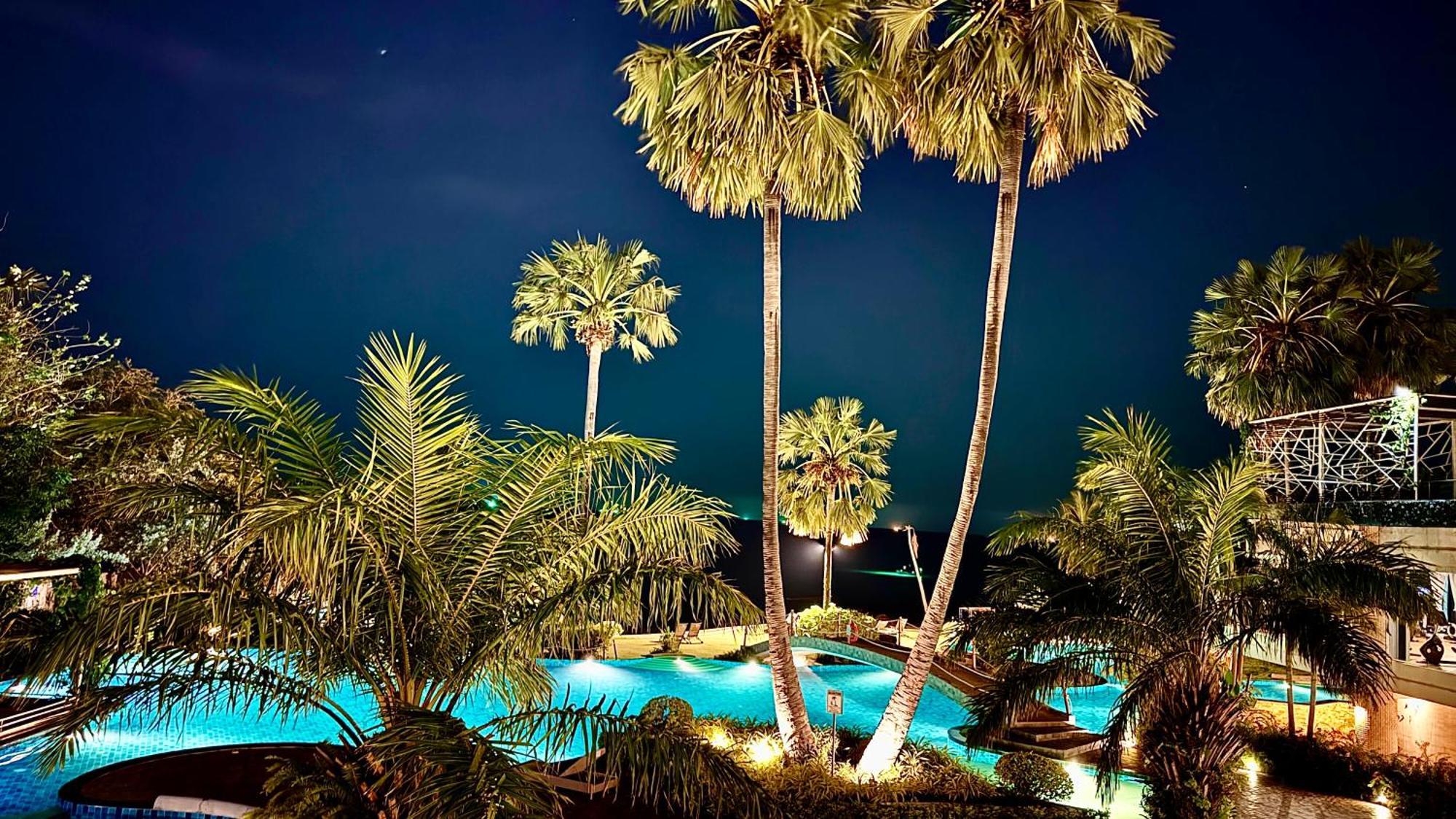 The Palm Wongamat ,world Class Luxury Seaview Condo, Private The Sanctuary Of Truth Apartment *