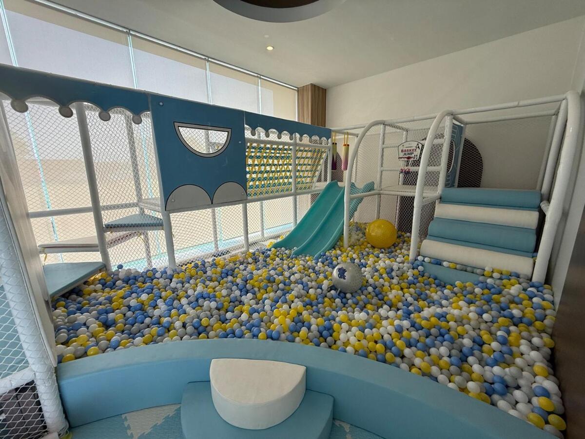 Unique Style 3 Bedroom With Mega Pool *