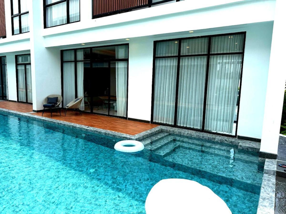 Unique Style 3 Bedroom With Mega Pool Pattaya