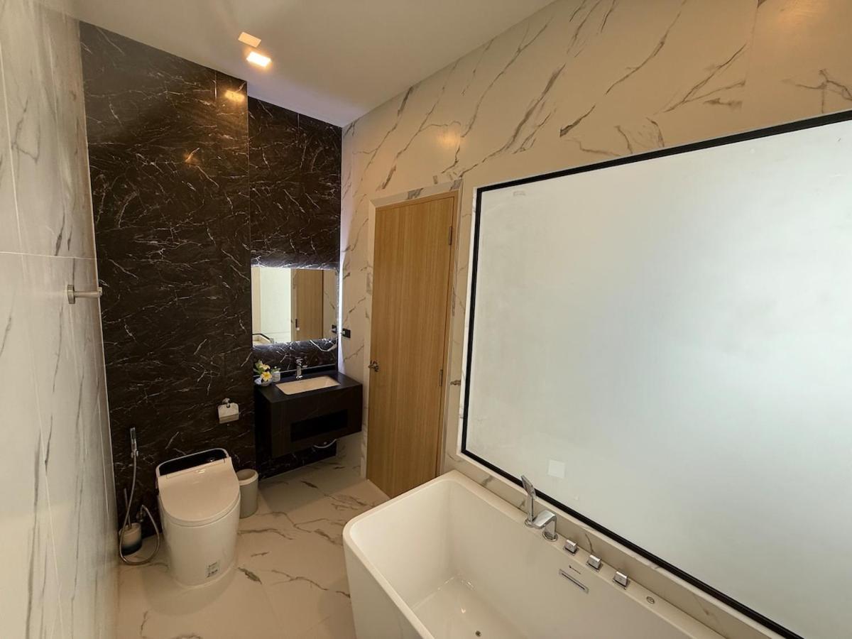Unique Style 3 Bedroom With Mega Pool