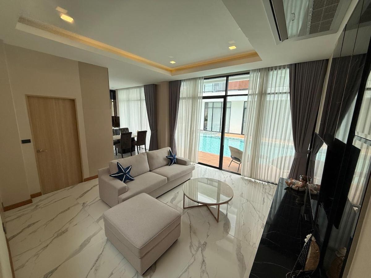 Unique Style 3 Bedroom With Mega Pool Villa *