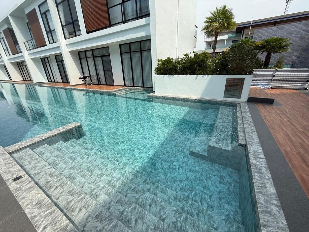 Unique Style 3 Bedroom With Mega Pool