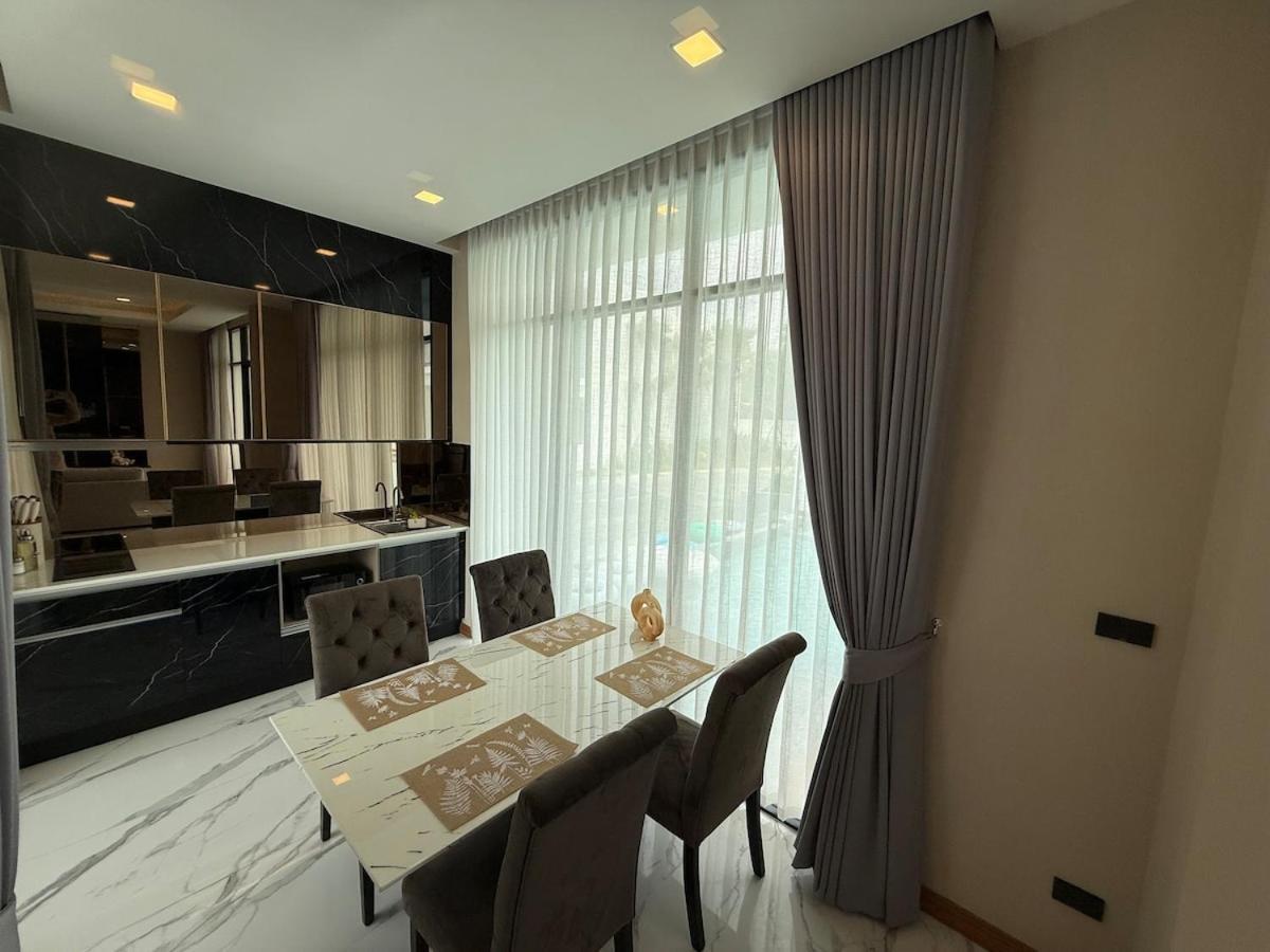 Unique Style 3 Bedroom With Mega Pool Villa *
