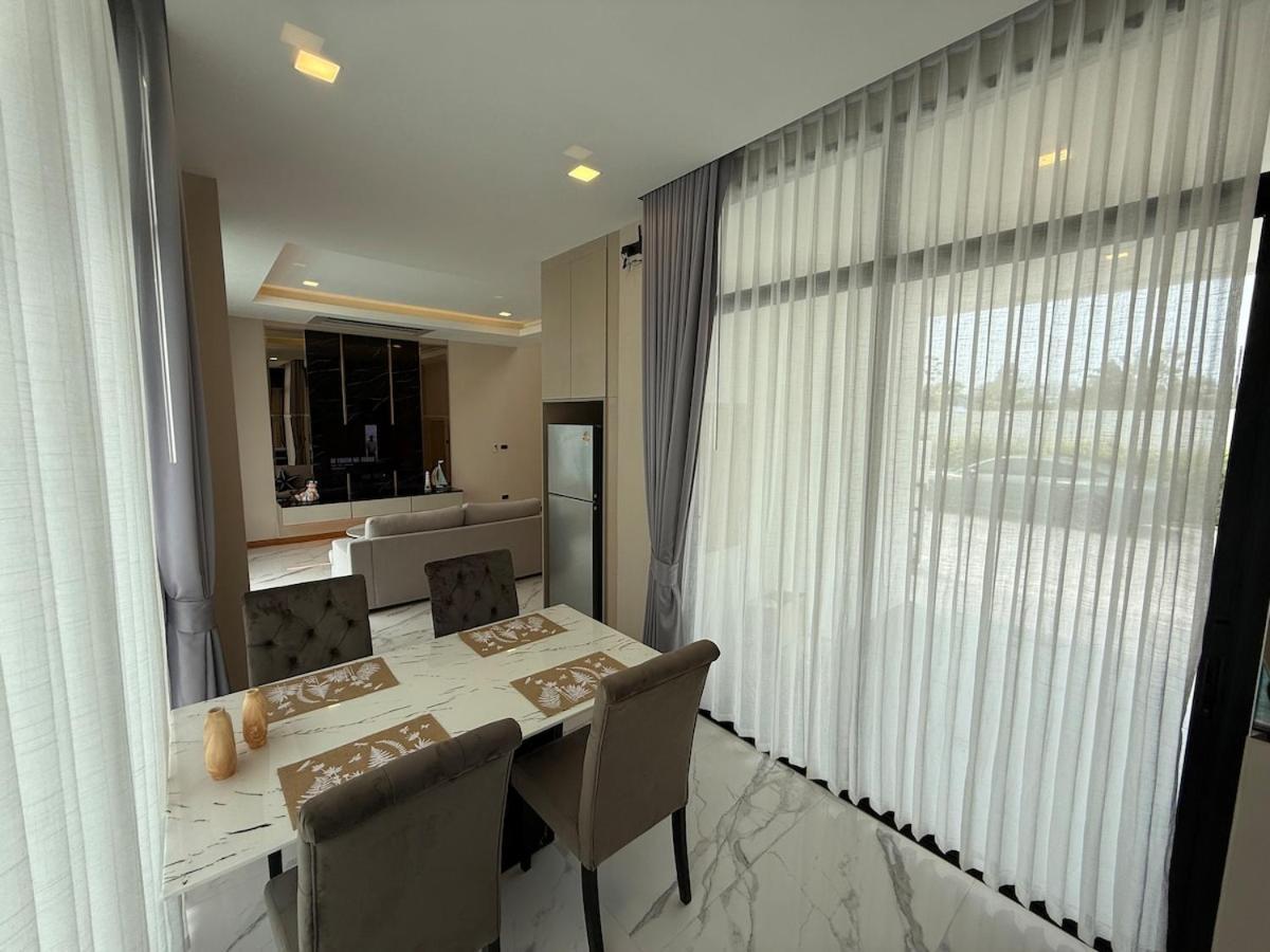 Unique Style 3 Bedroom With Mega Pool * Pattaya