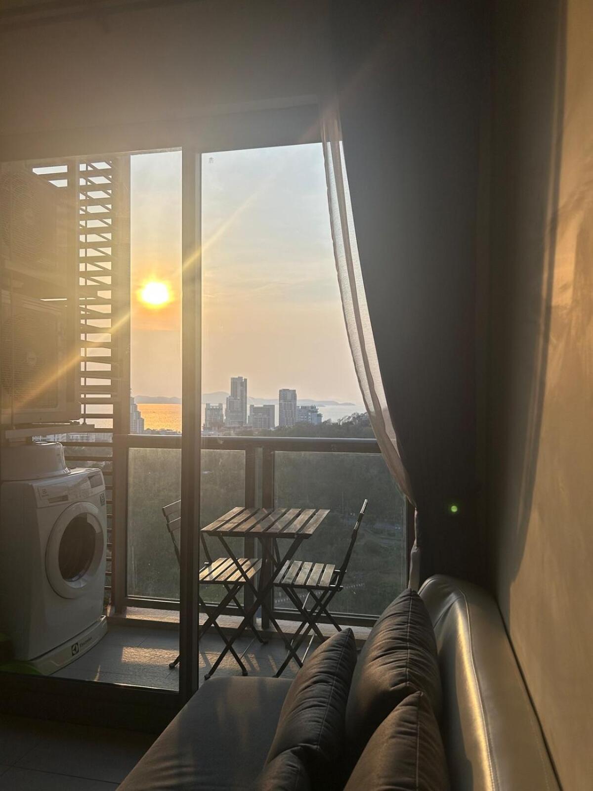 Unixx Sea View High Floor 1br Apartment *