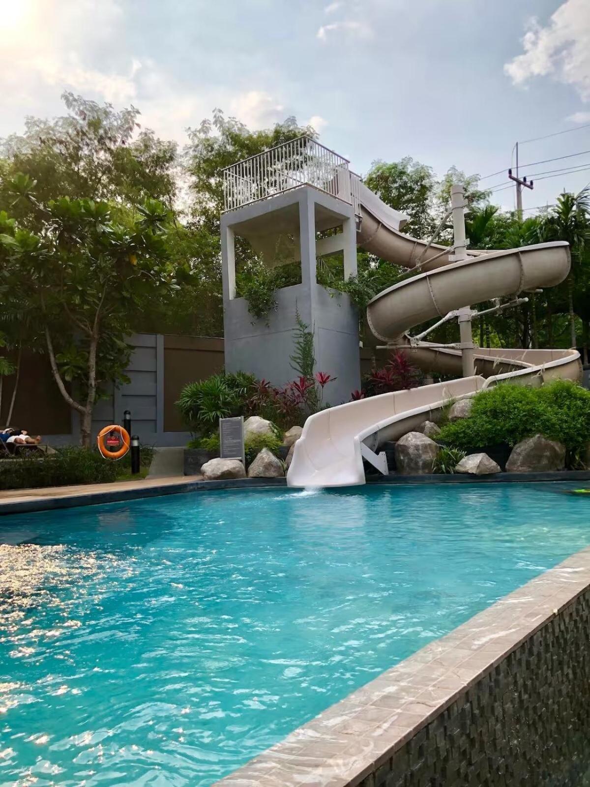 Unixx Sea View High Floor 1br