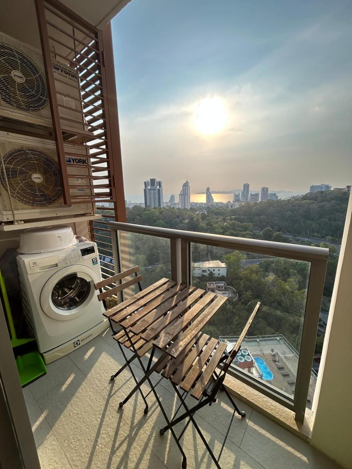 Unixx Sea View High Floor 1br Apartment
