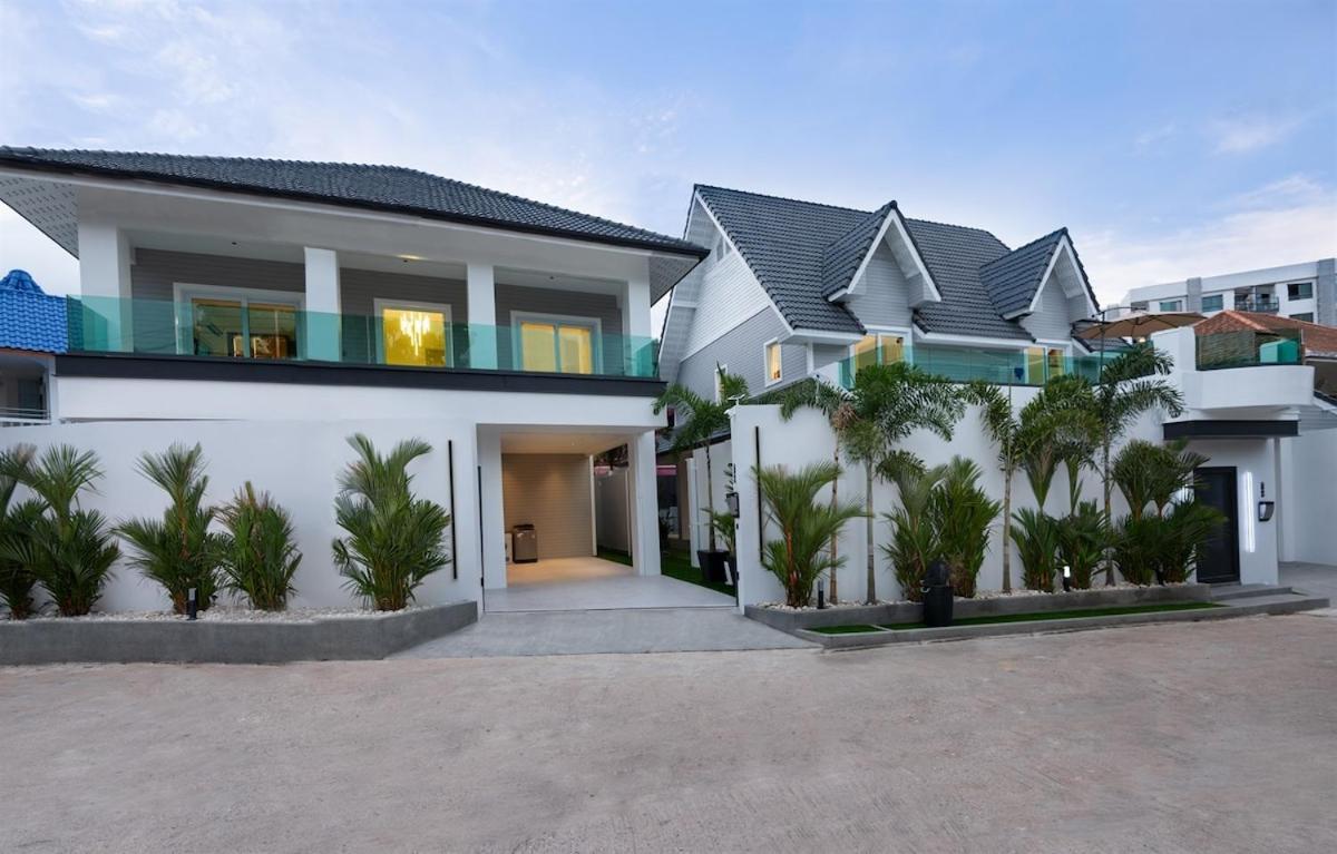 New Luxury Dual Villas, 9 Total Bedrooms, 7 Bathrooms, Ktv, 3km To Walking Street & Pattaya