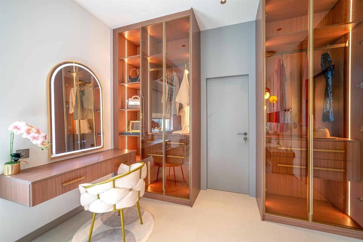 New Luxury Dual Villas, 9 Total Bedrooms, 7 Bathrooms, Ktv, 3km To Walking Street & Pattaya