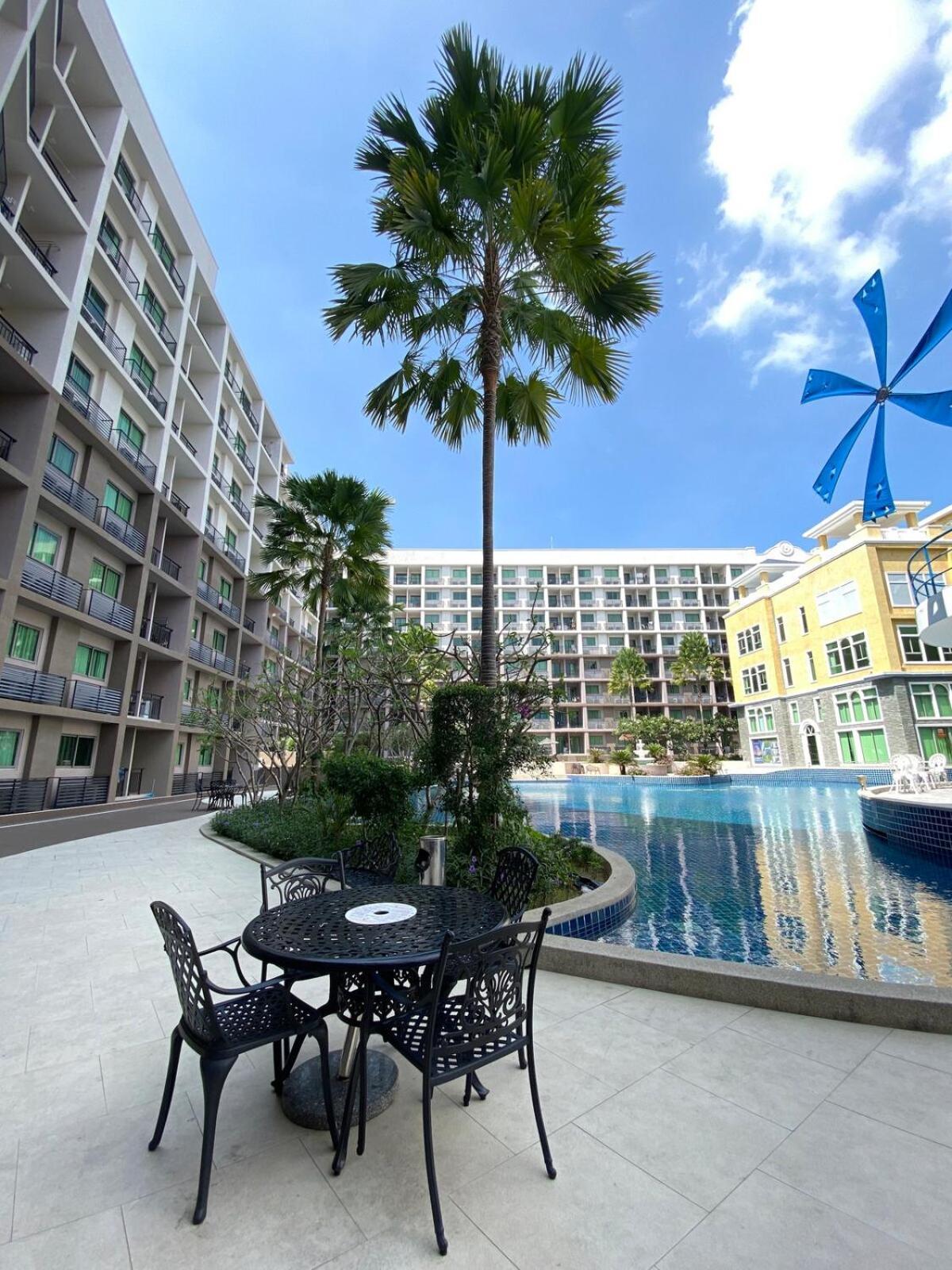 Apartment Pool Access Near And Town Pattaya