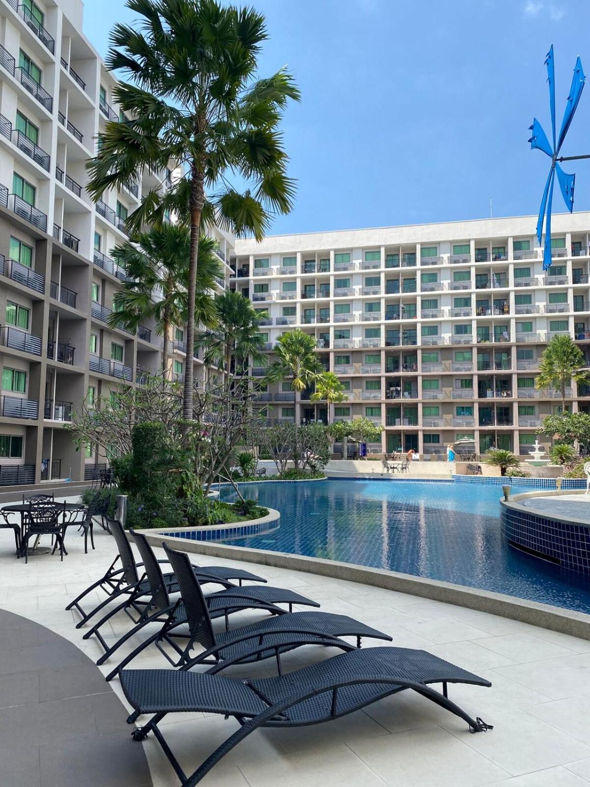 Apartment Pool Access Near And Town Pattaya