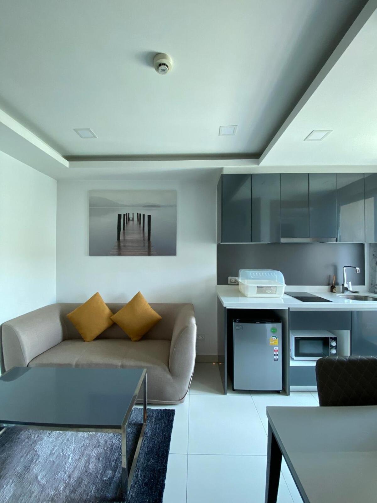 Apartment With Gorgeous Pool Pattaya