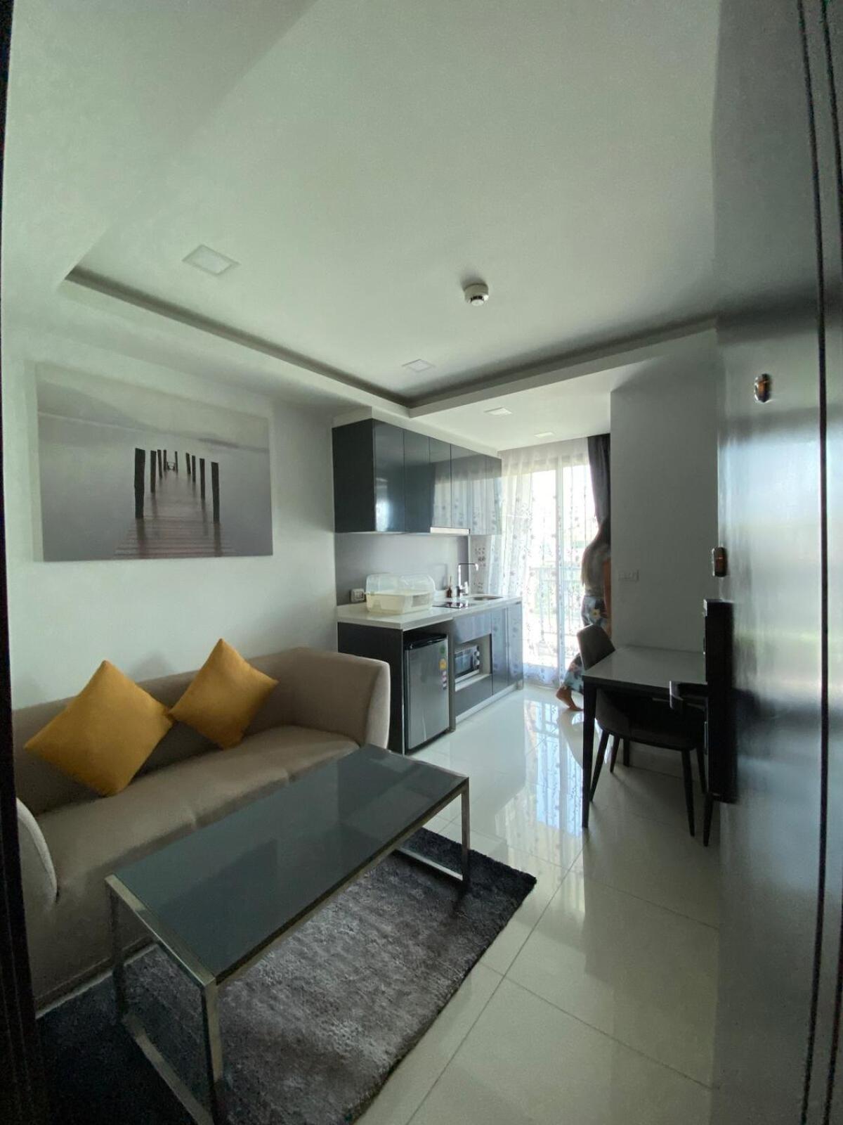 With Gorgeous Pool Apartment *