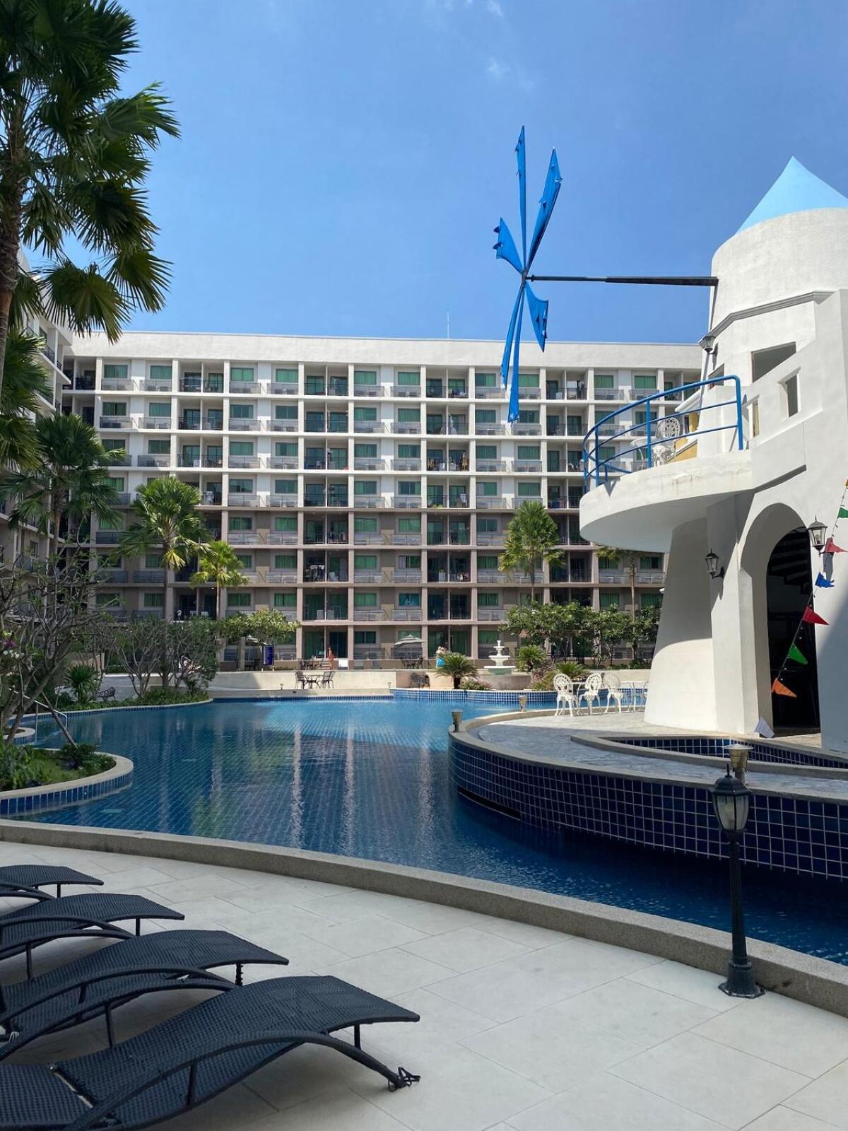 With Gorgeous Pool Apartment