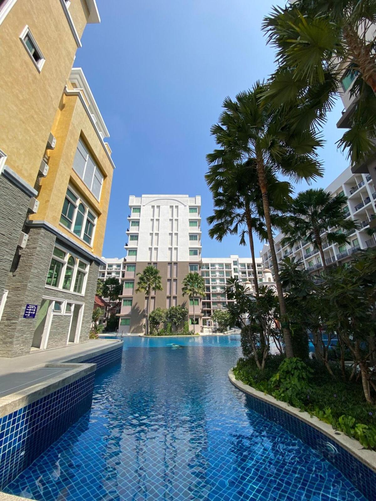 Apartment With Gorgeous Pool Pattaya