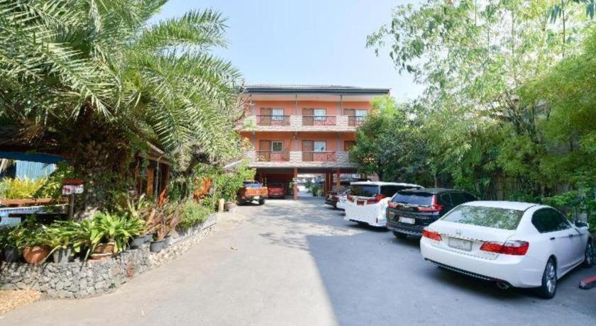 Oyo 549 Maesri Hotel Pattaya