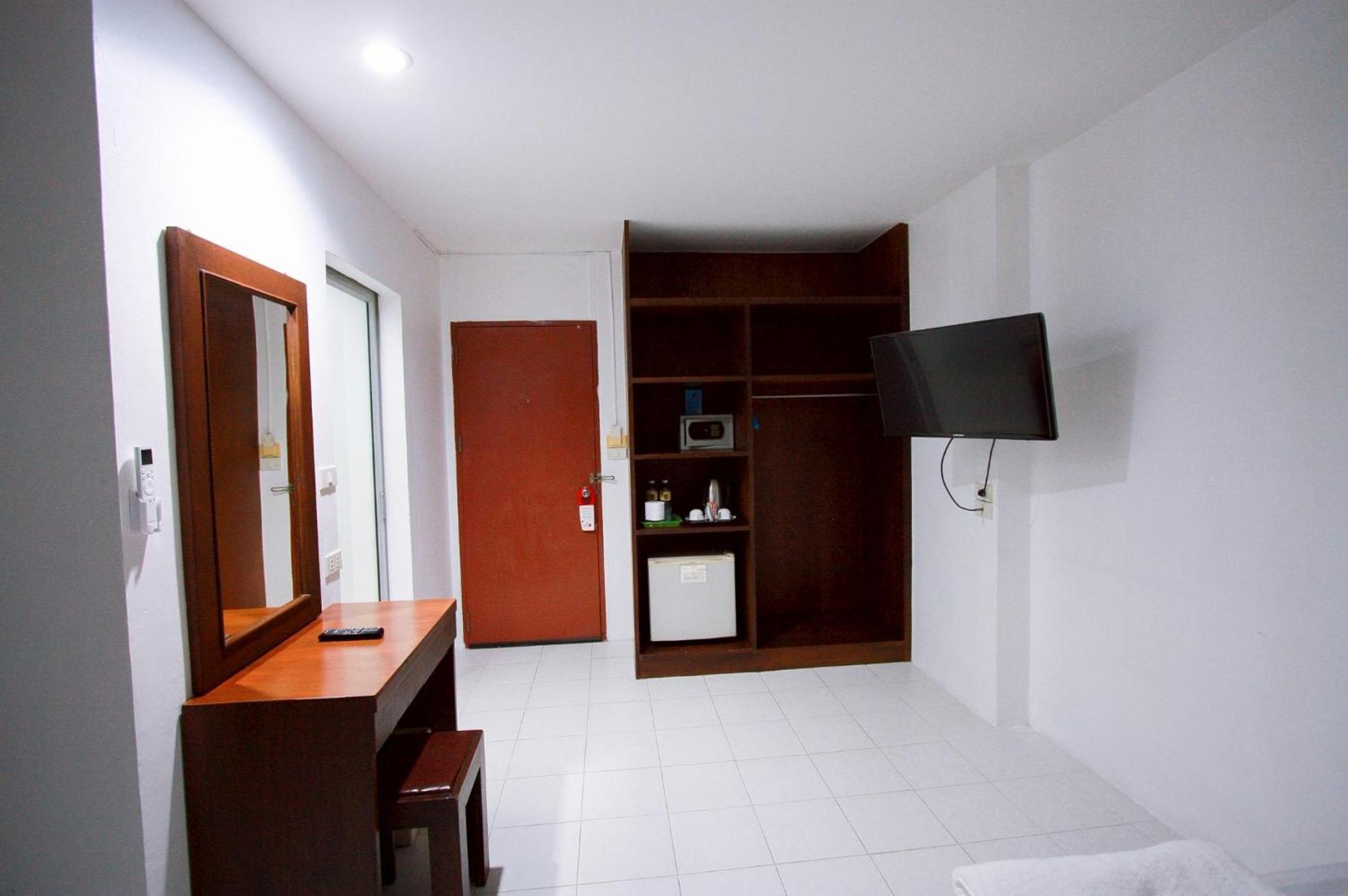 18 Coins Cafe&hostel Pattaya