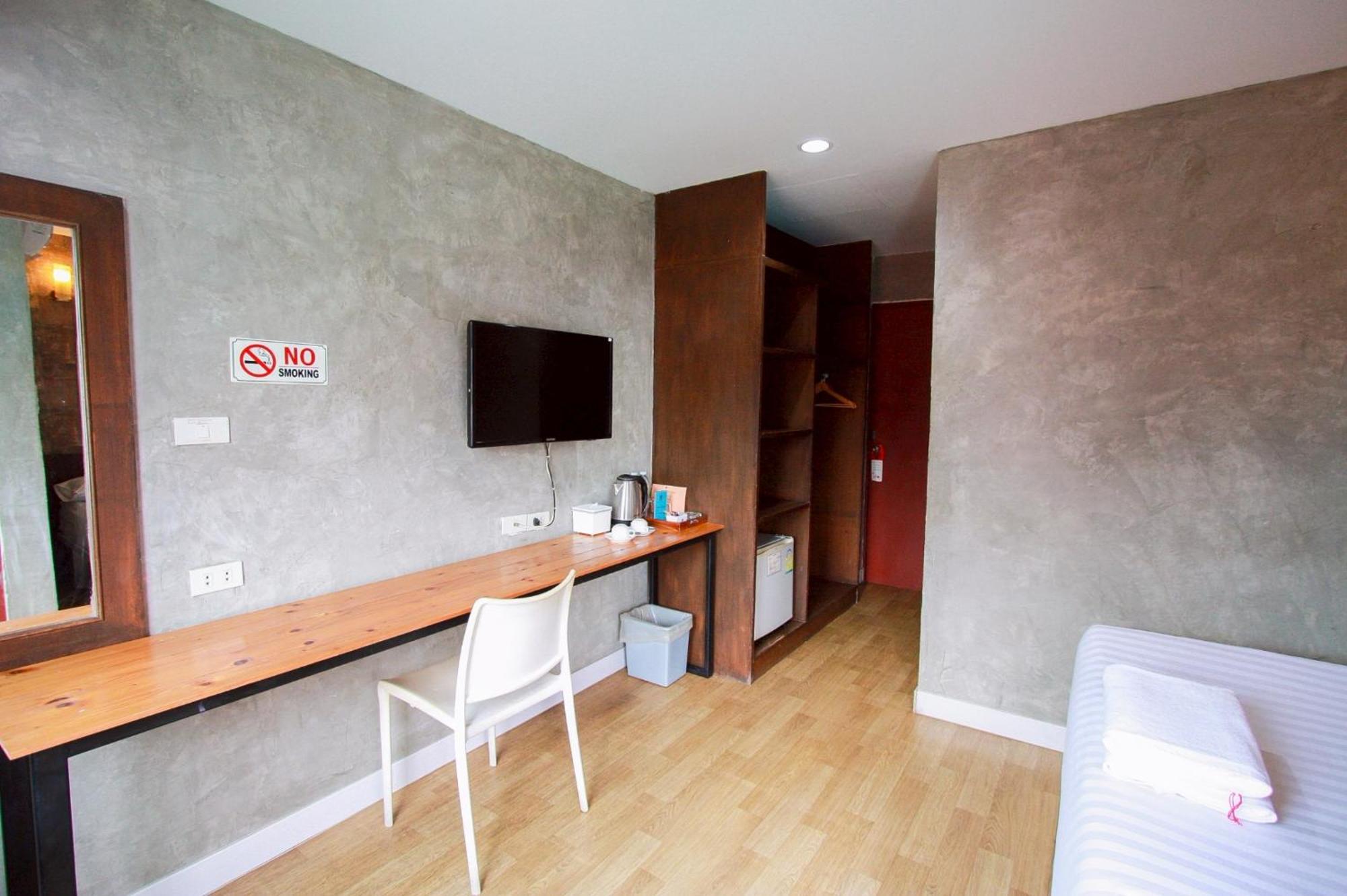 18 Coins Cafe&hostel 2*