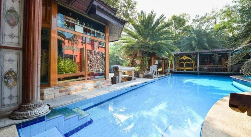 Oyo 549 Maesri Hotel Pattaya