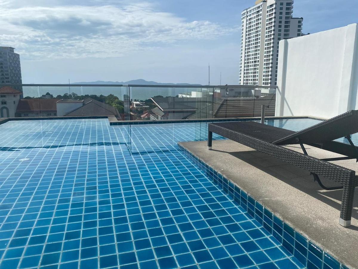 Cozy With 2 Pools And Sea View Apartment