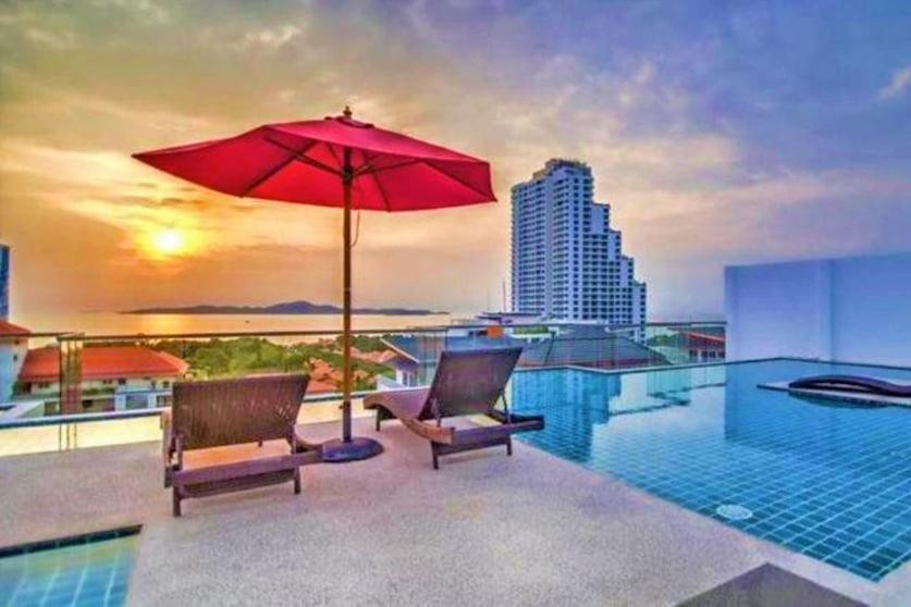 Cozy With 2 Pools And Sea View Apartment