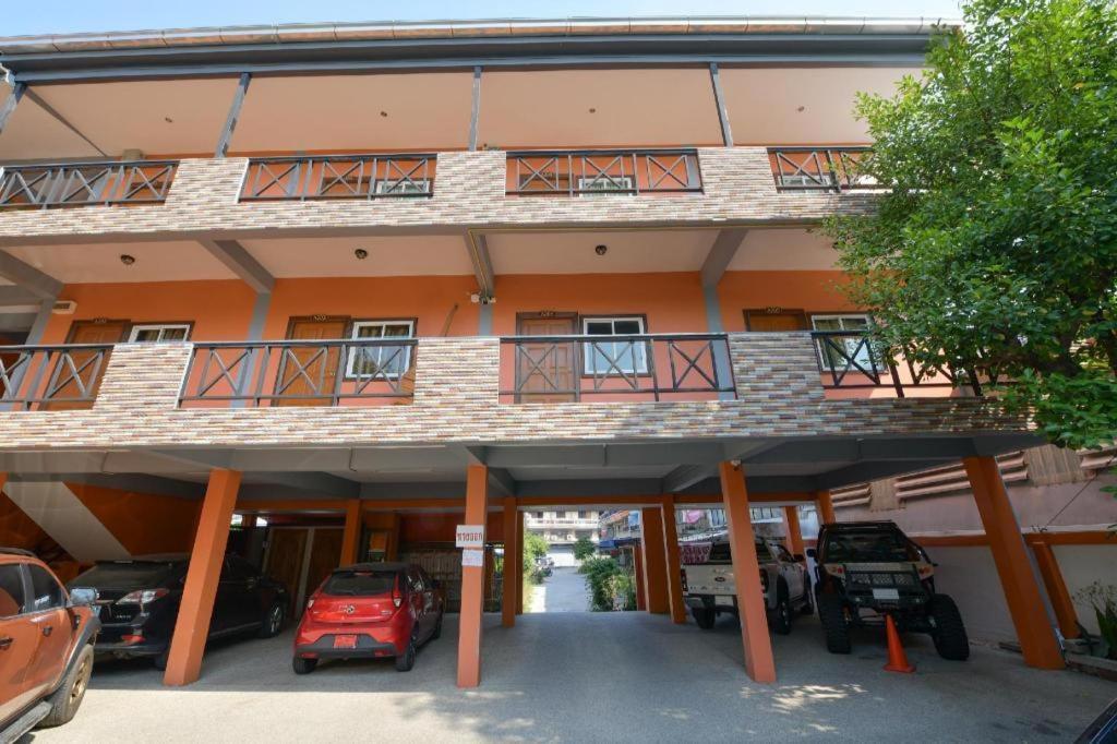 Oyo 549 Maesri Hotel 2*