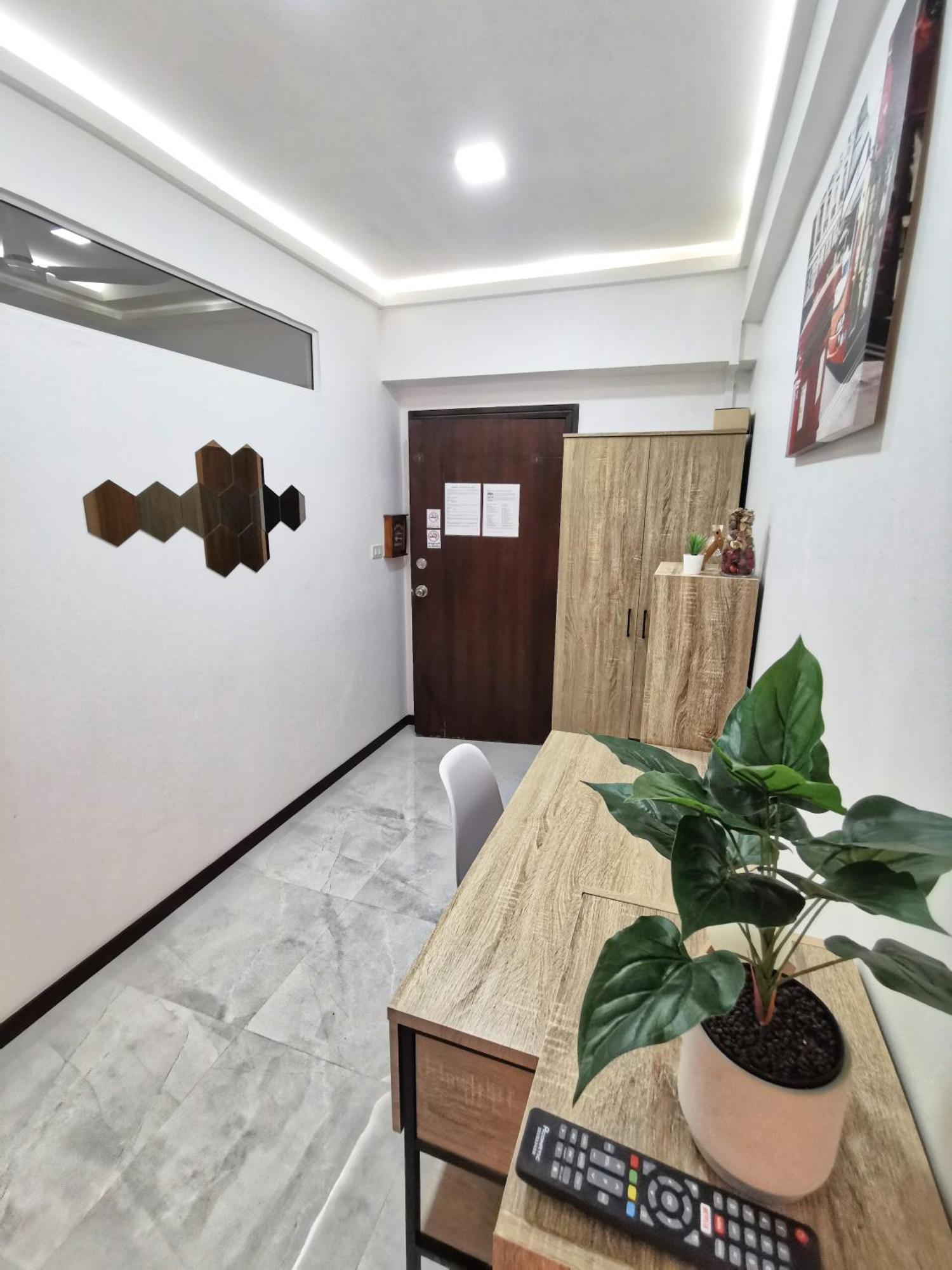 Apartment Hagone Condotel - Pool, Near & Steps To Weekend Market Pattaya