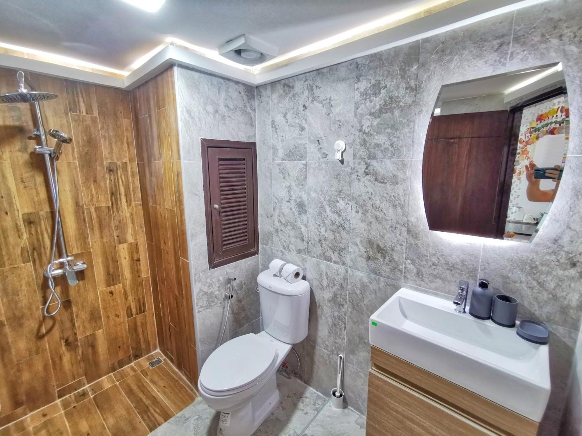 Apartment Hagone Condotel - Pool, Near & Steps To Weekend Market Pattaya