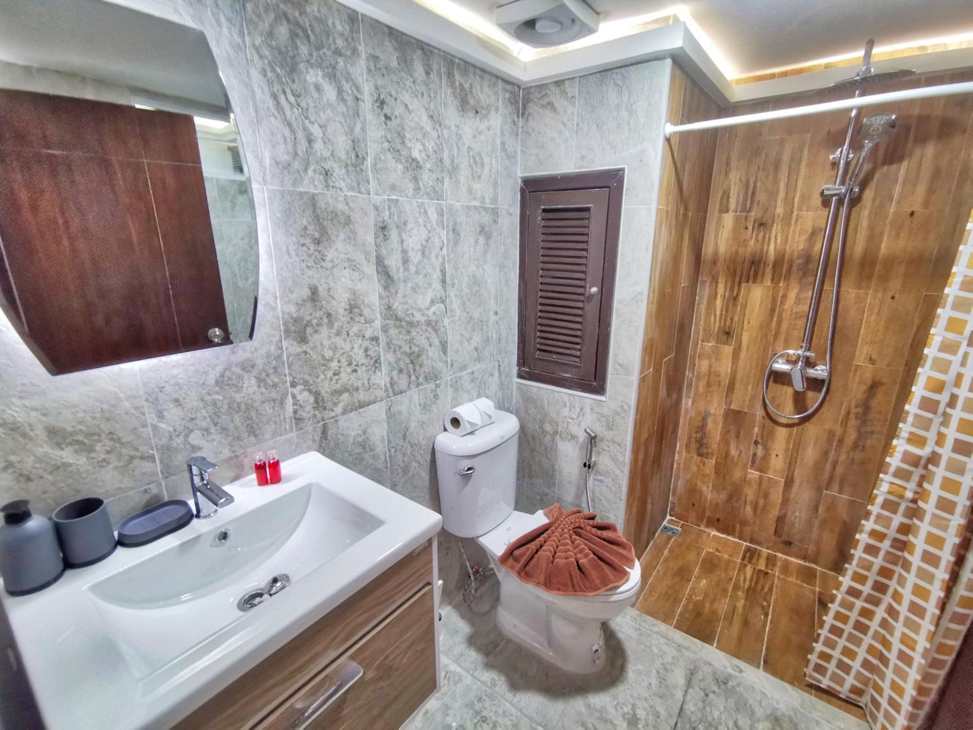 Hagone Condotel - Pool, Near & Steps To Weekend Market *