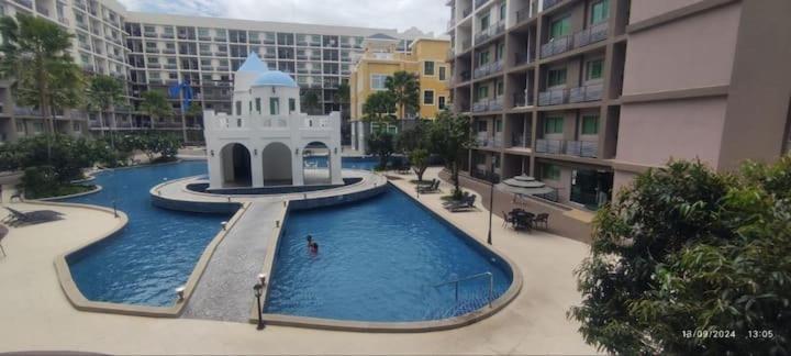 Modern 1-bedroom With Pool View Arcadia Continental Apartment *