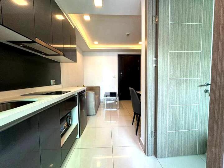 Apartment Modern 1-bedroom With Pool View Arcadia Continental Pattaya