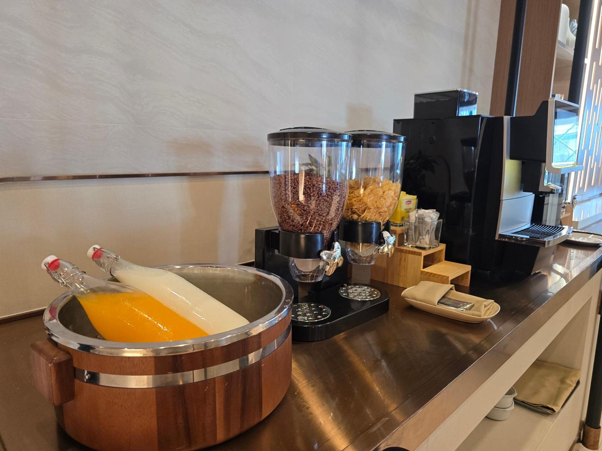 Cloudotel Walking Street Hotel 4*