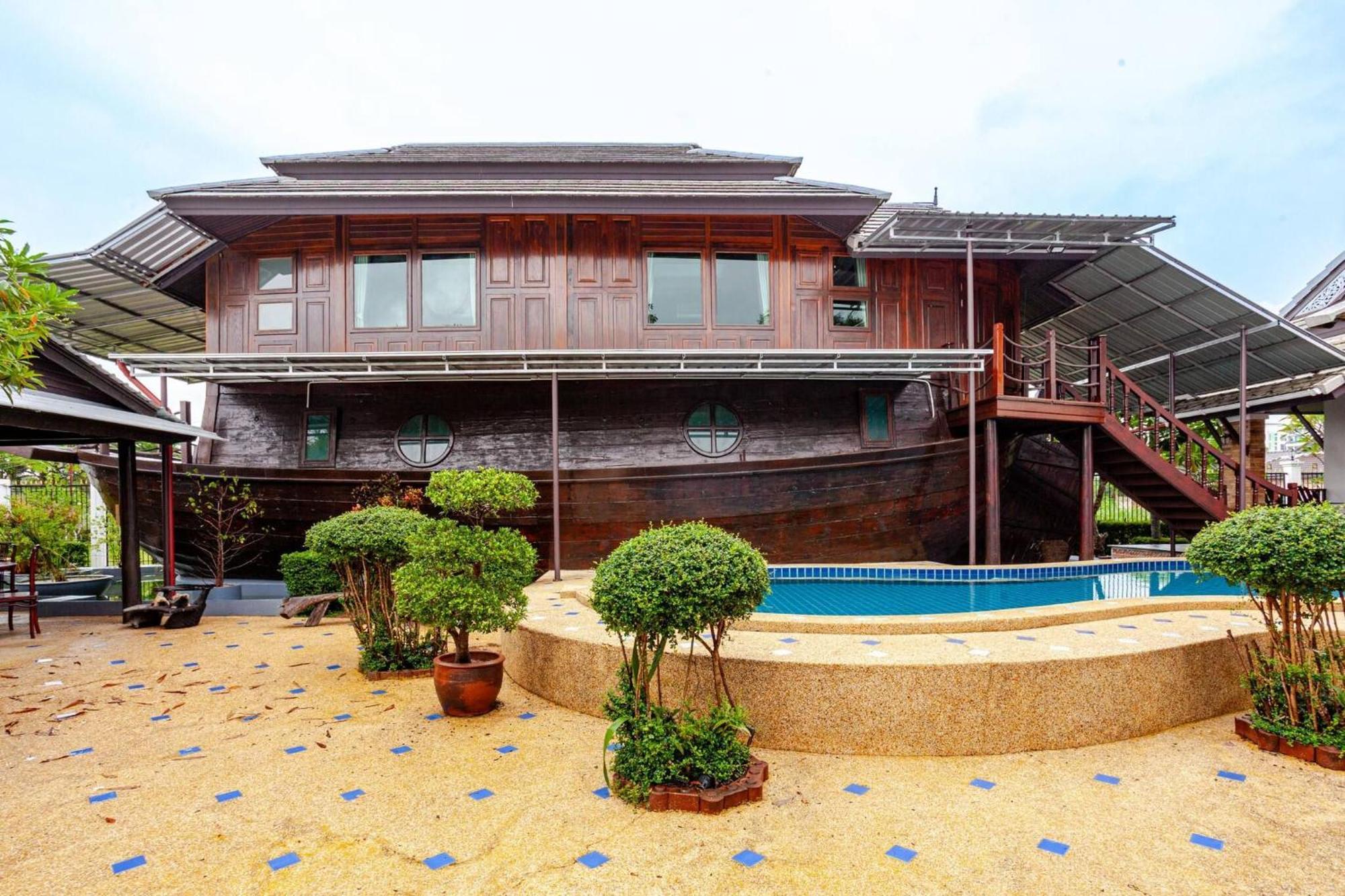 วิลล่า Luxury Iconic Royal Boat Pool North