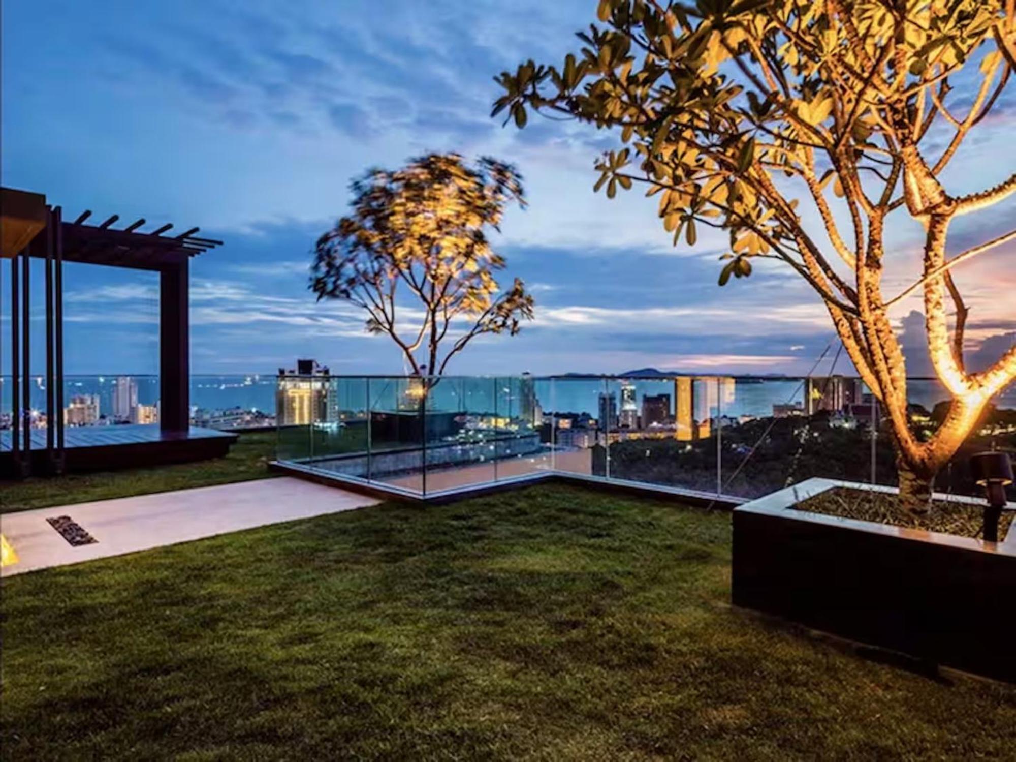 Peaceful Near Walking Street And In The * Pattaya