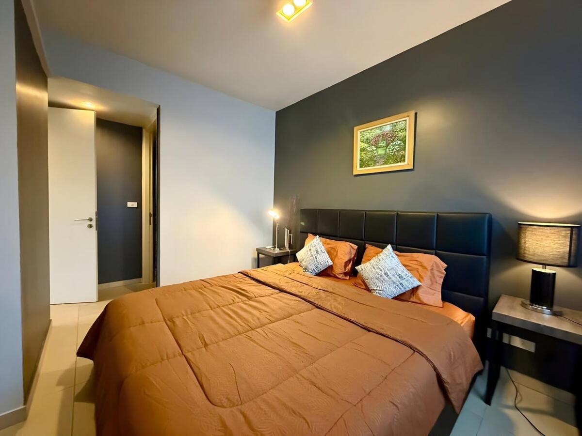 Spacious 2 Bedroom Corner Unit Near Walking Street * Pattaya