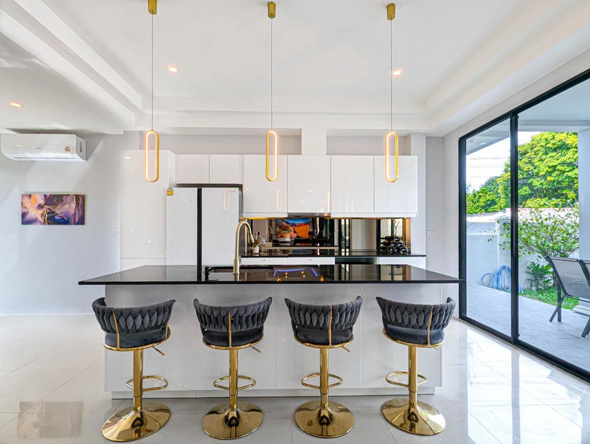 Villa Bella 2 - 7 Bedroom Luxury Pool - 14min To Walking Street Pattaya