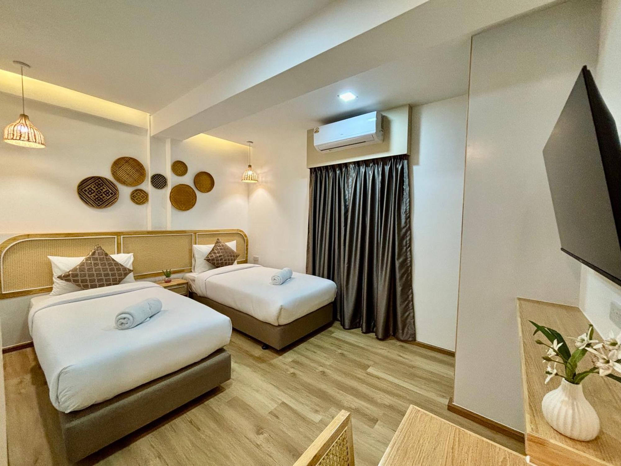 Charm At Pratumnak Hotel