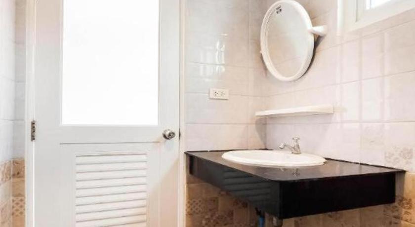 Hotel Oyo 1157 Ploy Pailin Place Pattaya