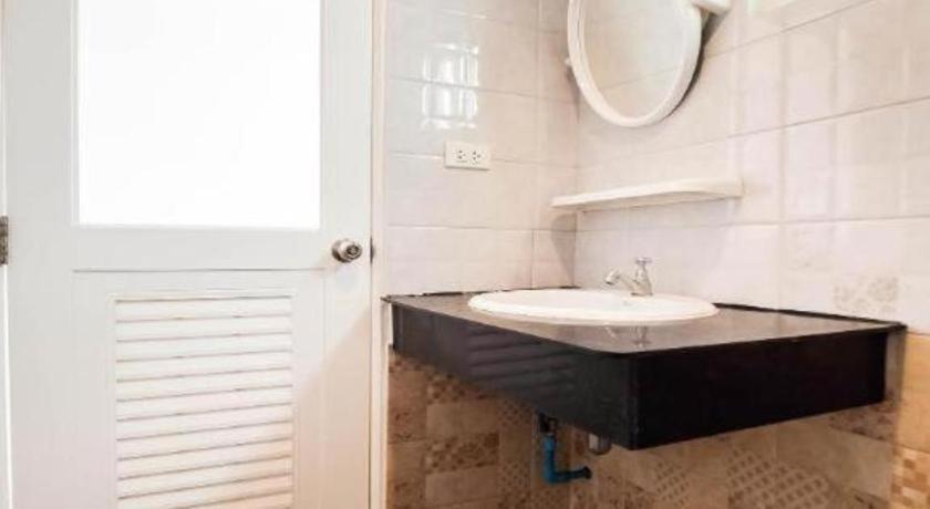 Hotel Oyo 1157 Ploy Pailin Place Pattaya
