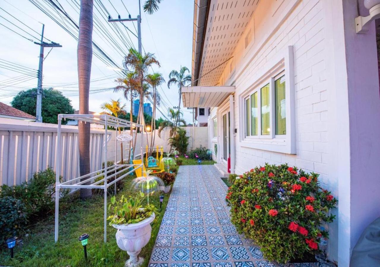 Happy N Joy Pool Near Jomtien On Thepprasit Road