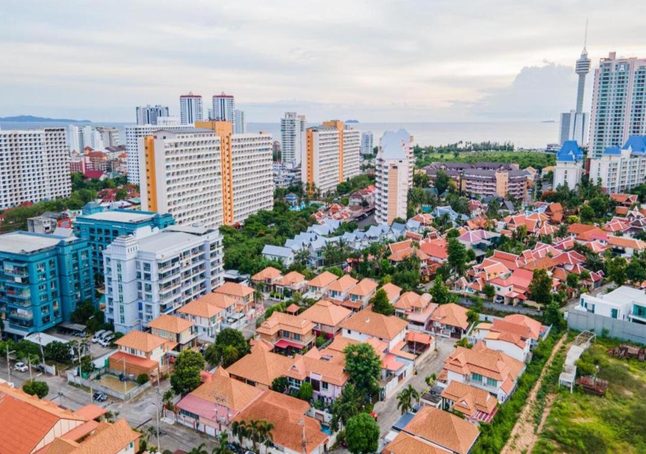 Happy N Joy Pool Near Jomtien On Thepprasit Road